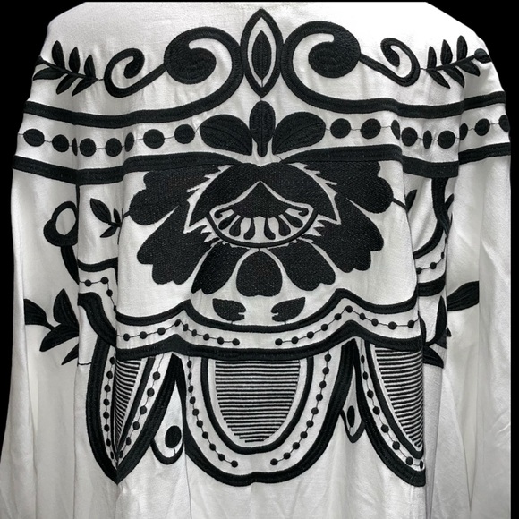Chico’s Gorgeous Black & White Embroidered Ruana Cover-Up / Jacket - Picture 8 of 9